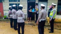 Satuan Lalu Lintas (Satlantas) Poles Bintan berikan 20 pakst sembako-min