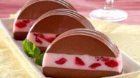 Resep Puding Cokelat Lapis Strawberry