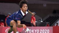 Atlet parabadminton Indonesia Dheva Anrimusthi mengalahkan pemain asal Polandia Bartlomiej Mroz