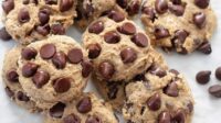 3-ingredient-healthy-banana-chocolate-chip-cookies-6