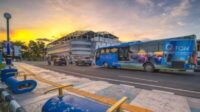 Bus way saat melintas di jalanan Kota Batam