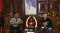 Ganjar Pranowo saat bertandang ke kediaman Ketua DPW PDI Perjuangan Provinsi Kepri, Soerya Respationo
