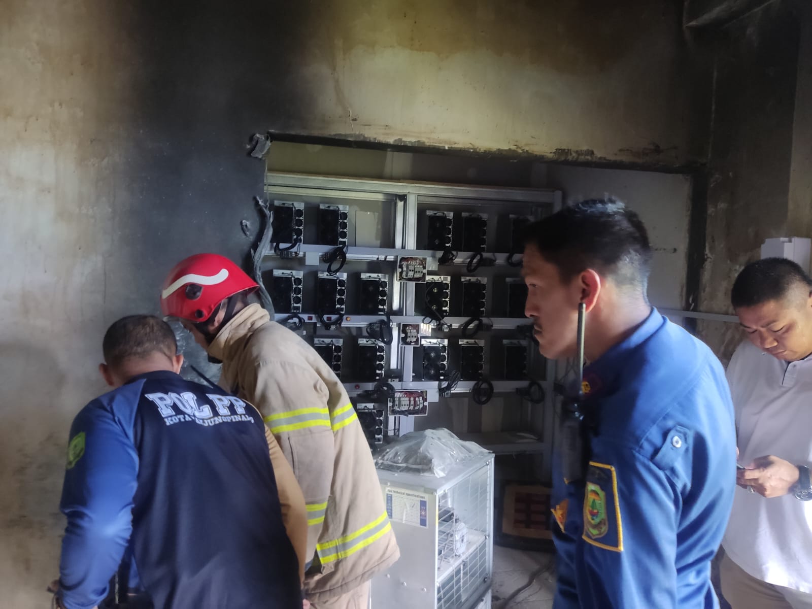 Bekas Cafe Airways Tanjungpinang Terbakar