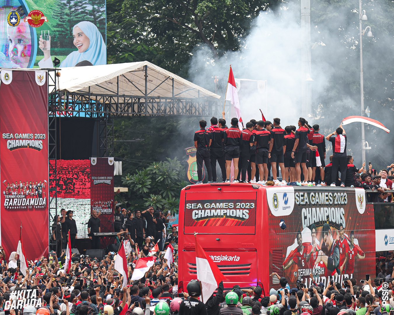 Arak-arakan Timnas Indonesia SEA Games 2023 Dipadati Ribuan Masyarakat