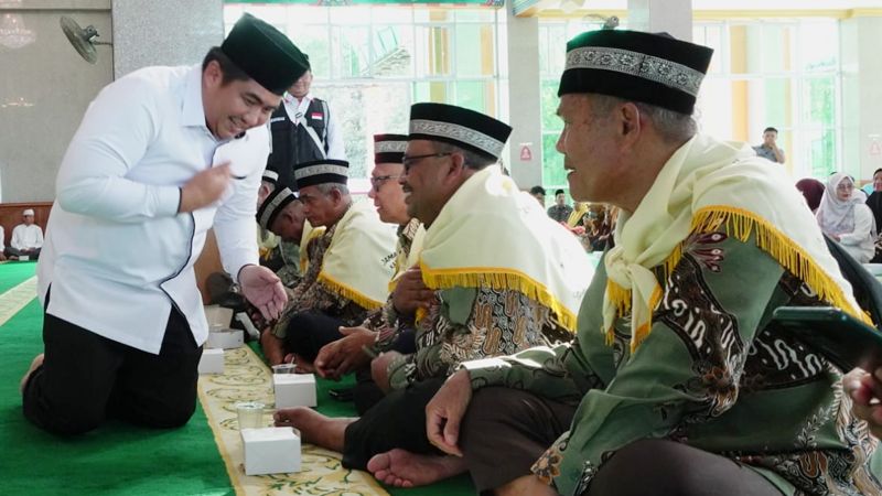 Lepas 68 CJH, Bupati Titip Doa Agar Bintan Semakin Berkah