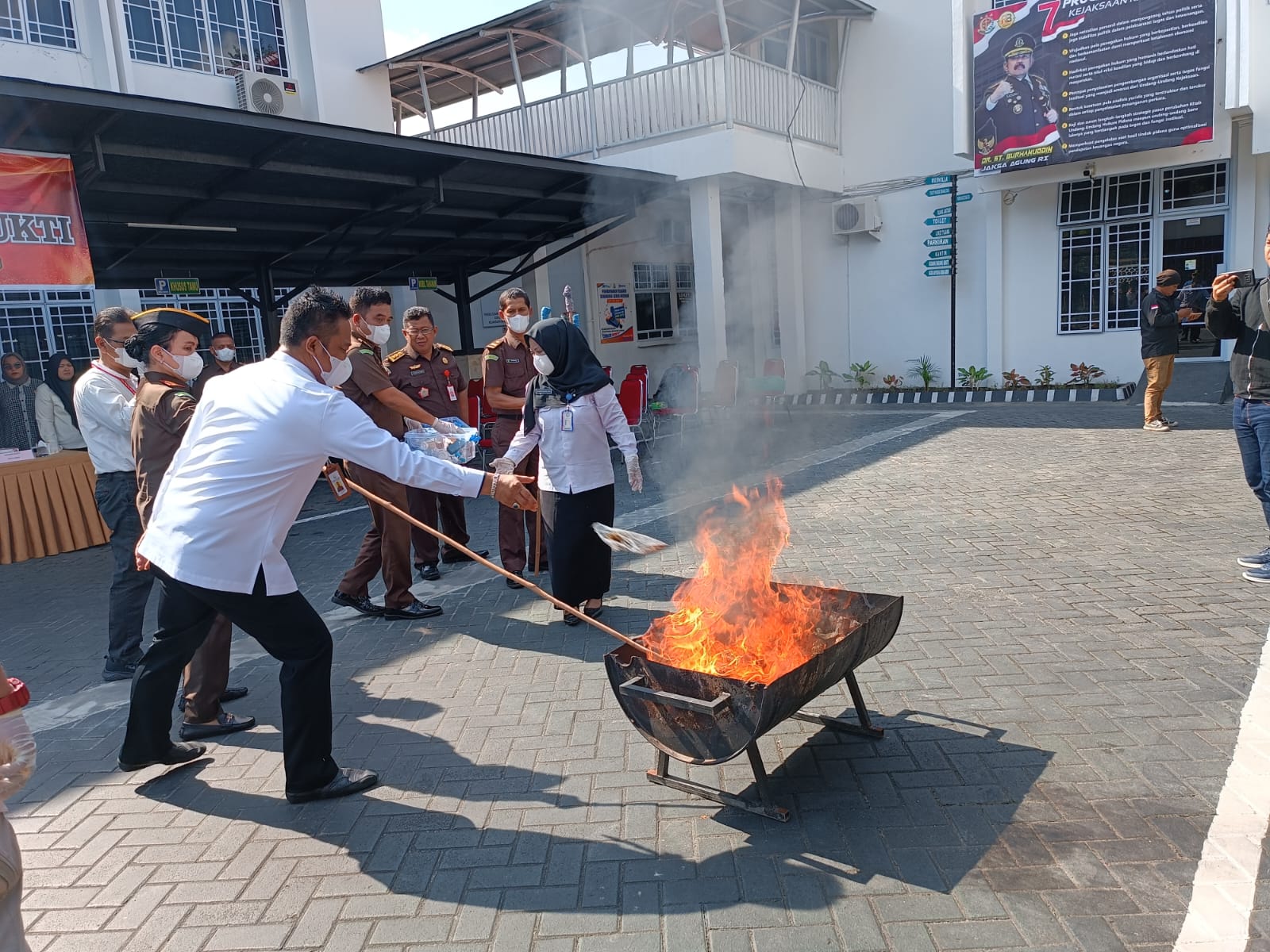 Barang Bukti 4 Kilogram Sabu dan Ganja Dimusnahkan