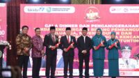 Ansar dan Dewi Kumalasari Dapat Penghargaan Manggala Karya Kencana Tahun 2023 Ansar dan Dewi Kumalasari Dapat Penghargaan Manggala Karya Kencana Tahun 2023