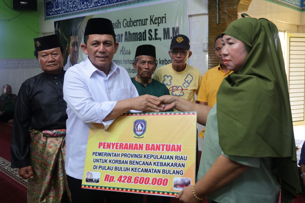 Pemprov Kepri Beri Bantuan Korban Kebakaran Pulau Buluh