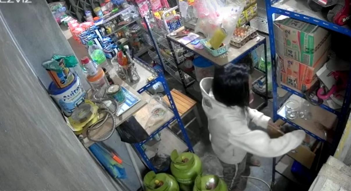 Aksi Wanita Uang Curi Uang di Warung Beredar di Media Sosial
