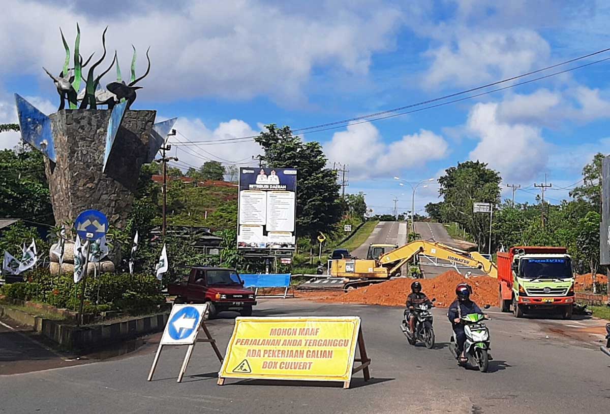 Jalan Simpang Tugu Tangan Km 14 Tanjungpinang Ditutup Sementara