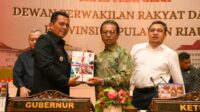 Gubernur Sampaikan Nota Keuangan Ranperda APBD 2024 kepada DPRD Kepri