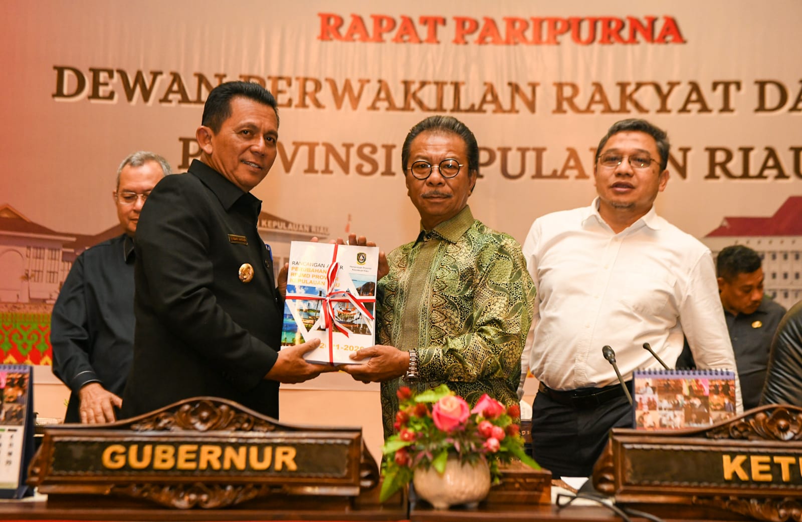 Gubernur Sampaikan Nota Keuangan Ranperda APBD 2024 kepada DPRD Kepri