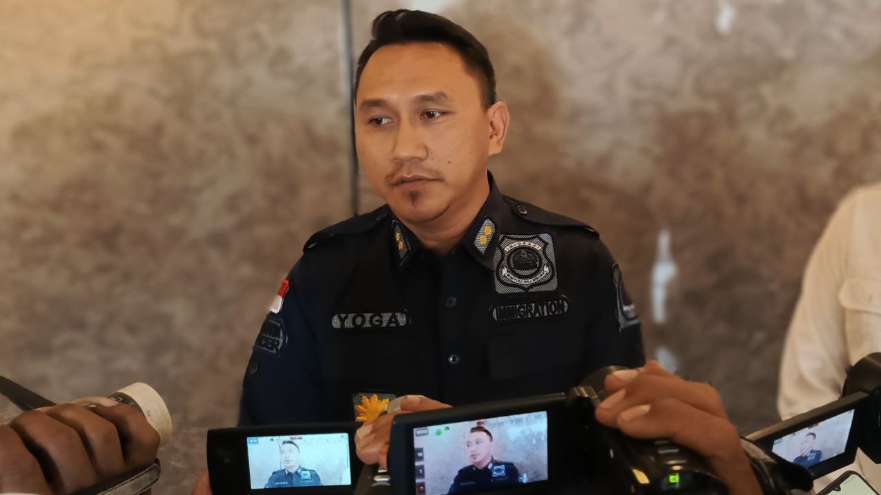 Tak Bisa Tunjukkan Paspor, Tujuh WNA Cina di Karimun Dideportasi