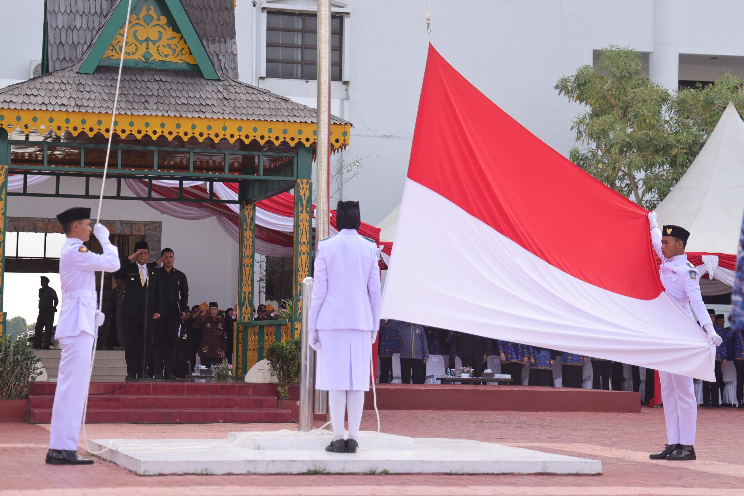 Peringatan Hari Pahlawan 2023, Gubernur Ajak Perangi Kemiskinan dan Berantas Kebodohan