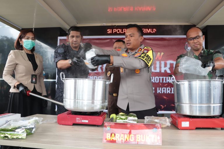Dua Kilogram Sabu Temuan Nelayan di Karimun Dimusnahkan