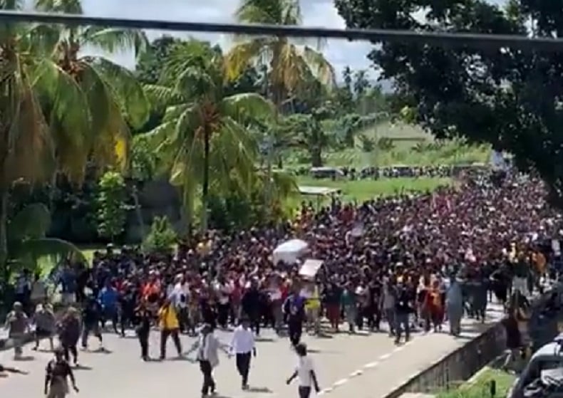 Prosesi Persemayaman Lukas Enembes di Papua Ricuh