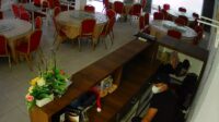 Aksi Pria Curi Ponsel di Restoran Terekam CCTV Aksi Pria Curi Ponsel di Restoran Terekam CCTV