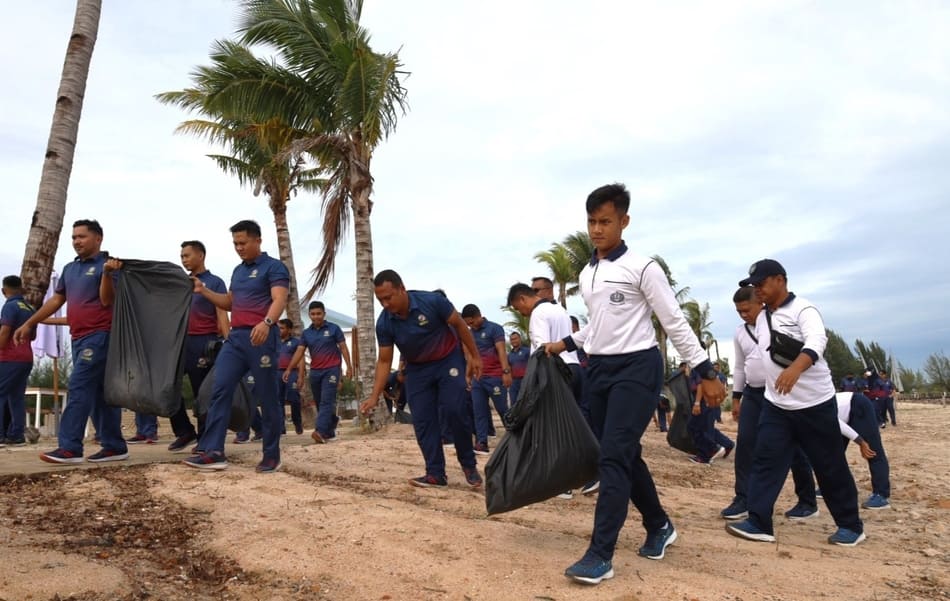 Bakamla dan Lantamal IV Batam Gelar Aksi Bersih Laut