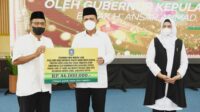 Gubernur Ansar Serahkan Bantuan Hibah Untuk Rumah Ibadah dan Yayasan di Bintan Gubernur Ansar Serahkan Bantuan Hibah Untuk Rumah Ibadah dan Yayasan di Bintan