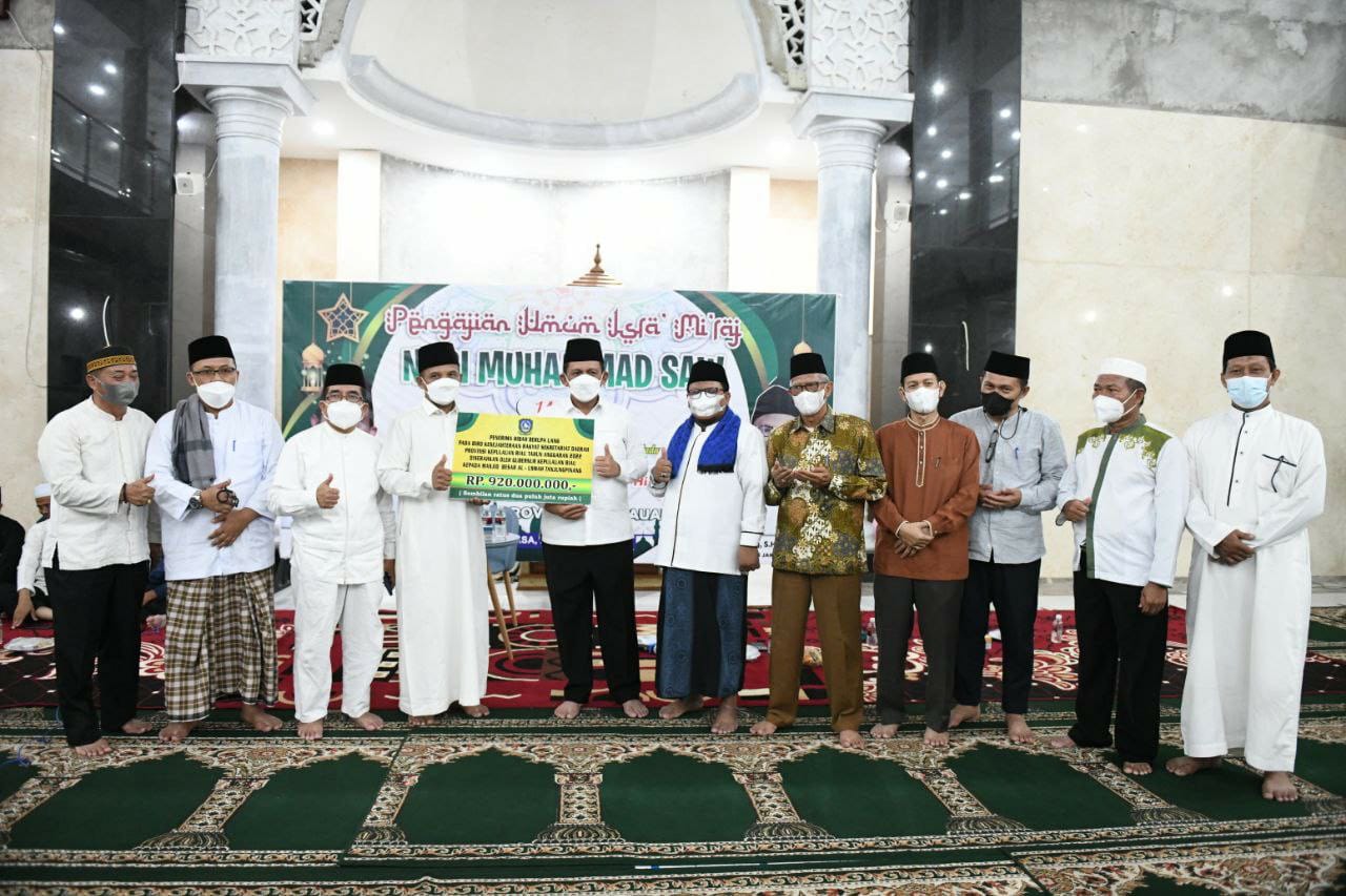 Gubernur Ansar Serahkan Hibah Rp920 Juta untuk Masjid Besar Al-Uswah Tanjungpinang