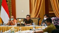 Gubernur Kepri H. Ansar Ahmad memimpin rapat Persiapan Peluncuran Vaksin Booster