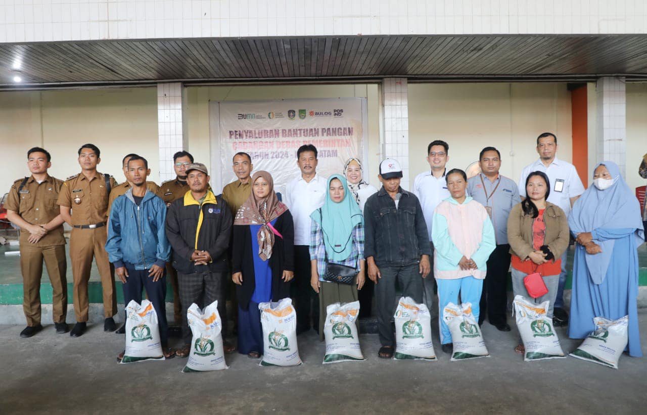 Ribuan Warga Batam Terima Bantuan Beras Cadangan Pemerintah