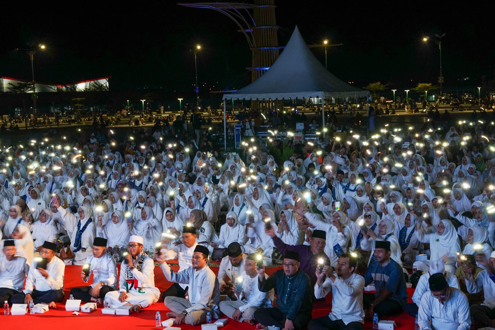 Masyarakat Tanjungpinang Terhanyut dalam Tausiyah Ustaz Taufiqurrahman di Peringatan Isra Mi'raj