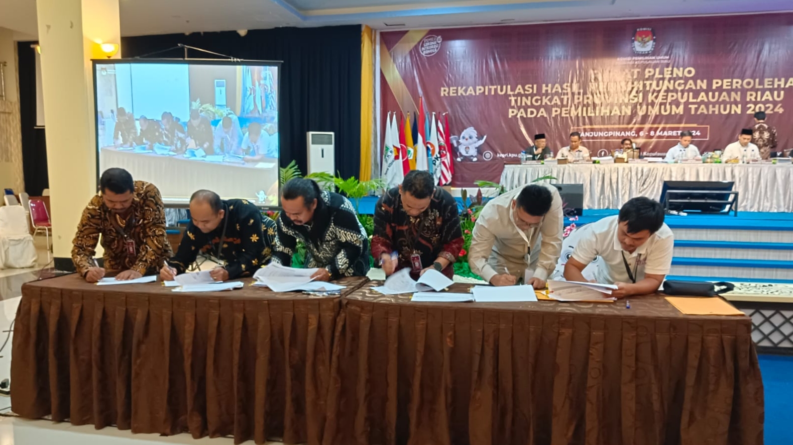 Rekapitulasi KPU Kepri: 4 Caleg Ini Dipastikan Lolos ke DPR RI