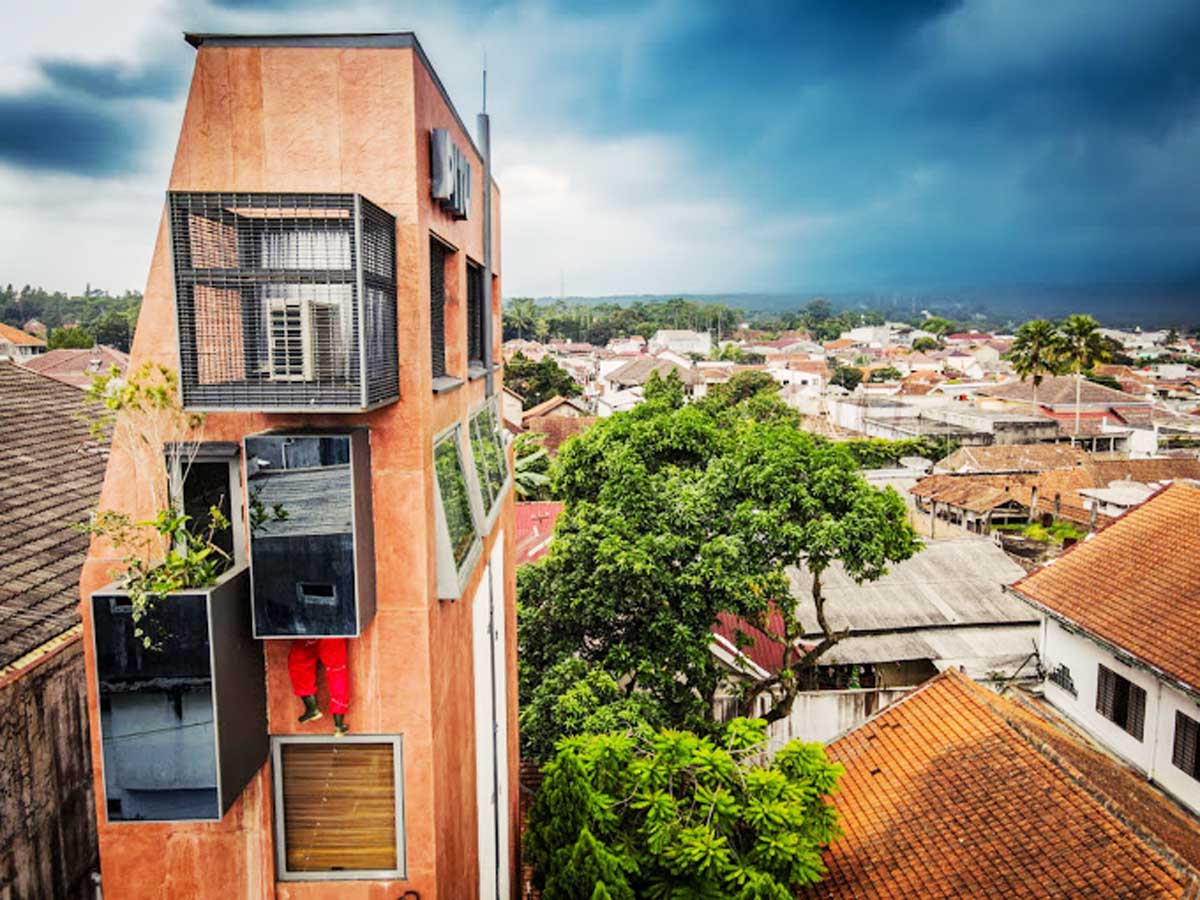 Pitu Rooms Salatiga, Sensasi Menginap di Hotel Tertipis di Indonesia