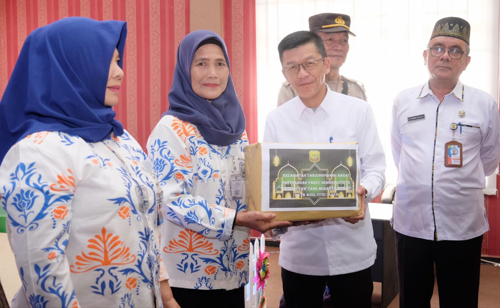 RT/RW se-Tanjungpinang Dapat Bantuan Sembako Jelang Idul Fitri