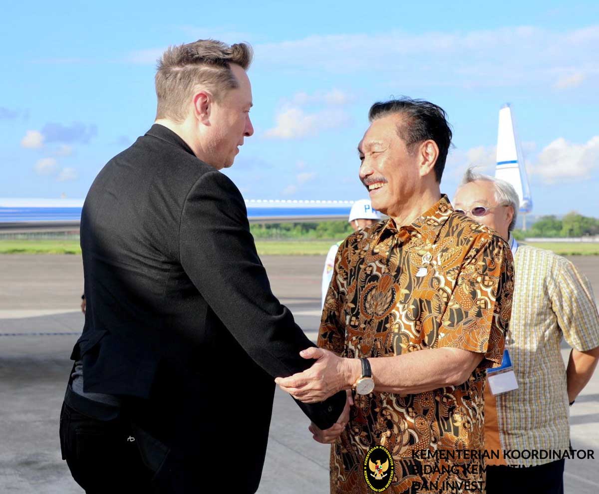 Jelang Peluncuran Starlink, Luhut Sambut Kedatangan Elon Musk di Bali
