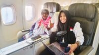 Lansia Embarkasi Batam Terbang Nyaman ke Tanah Suci di Kelas Bisnis