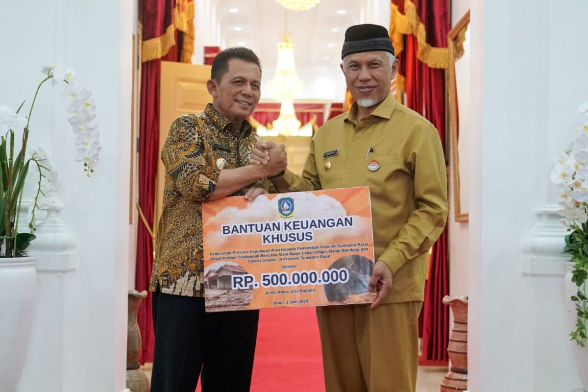 Provinsi Kepri Bantu Rp939 Juta Korban Banjir Bandang Sumbar