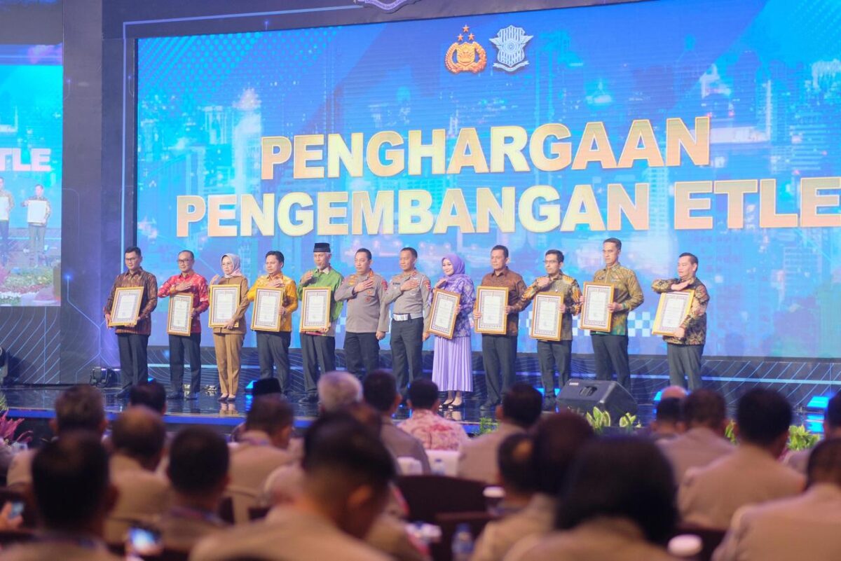 Gubernur Ansar Terima Penghargaan Kapolri Atas Dukungan Penerapan ETLE di Kepri