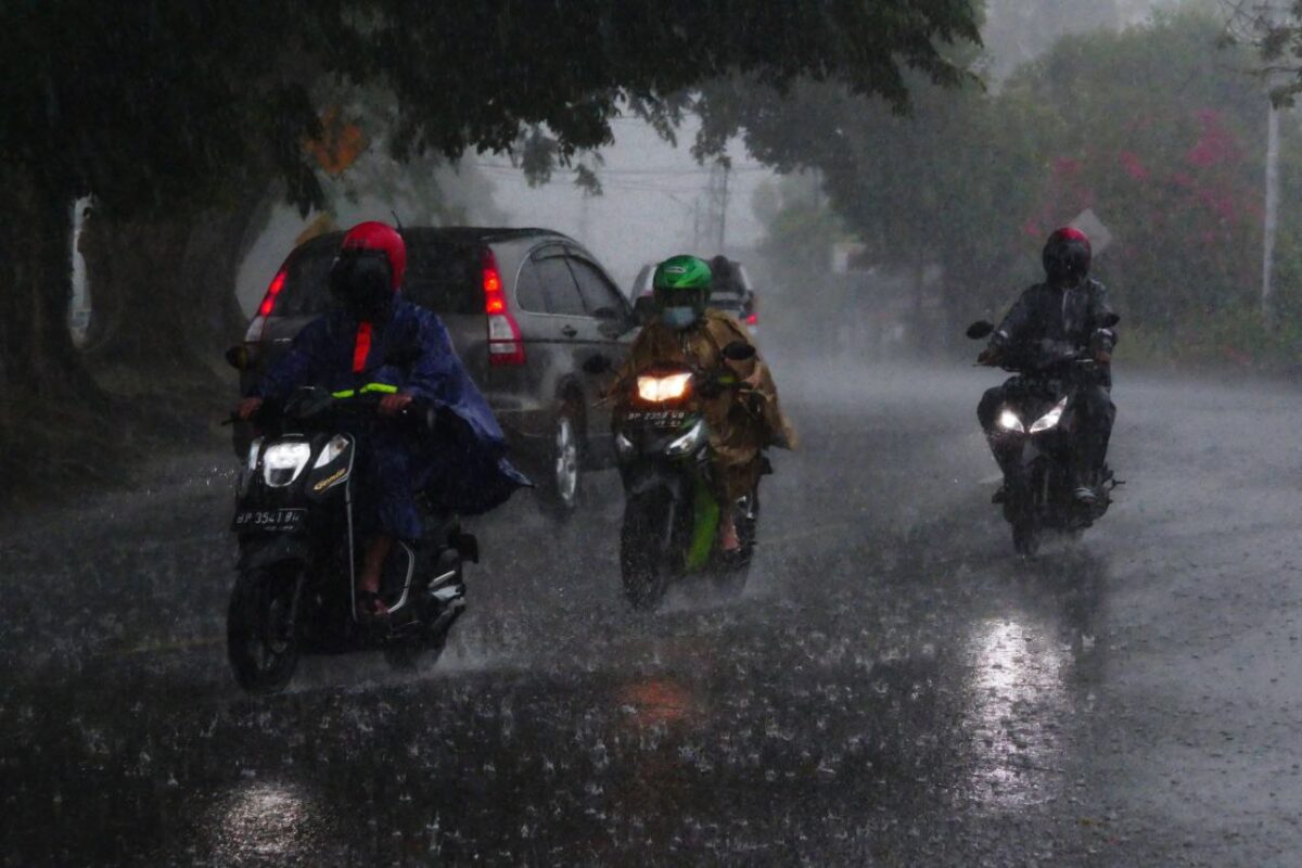Prakiraan Cuaca Kepri 19 Juni: Seluruh Daerah Diguyur Hujan