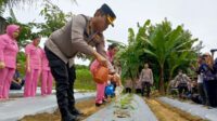 Polresta Tanjungpinang Tanam 1.200 Benih Buah Polresta Tanjungpinang Tanam 1.200 Benih Buah