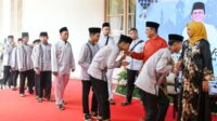 Ribuan Masyarakat Antusias Hadiri Open House Idul Fitri di Gedung Daerah Ribuan Masyarakat Antusias Hadiri Open House Idul Fitri di Gedung Daerah
