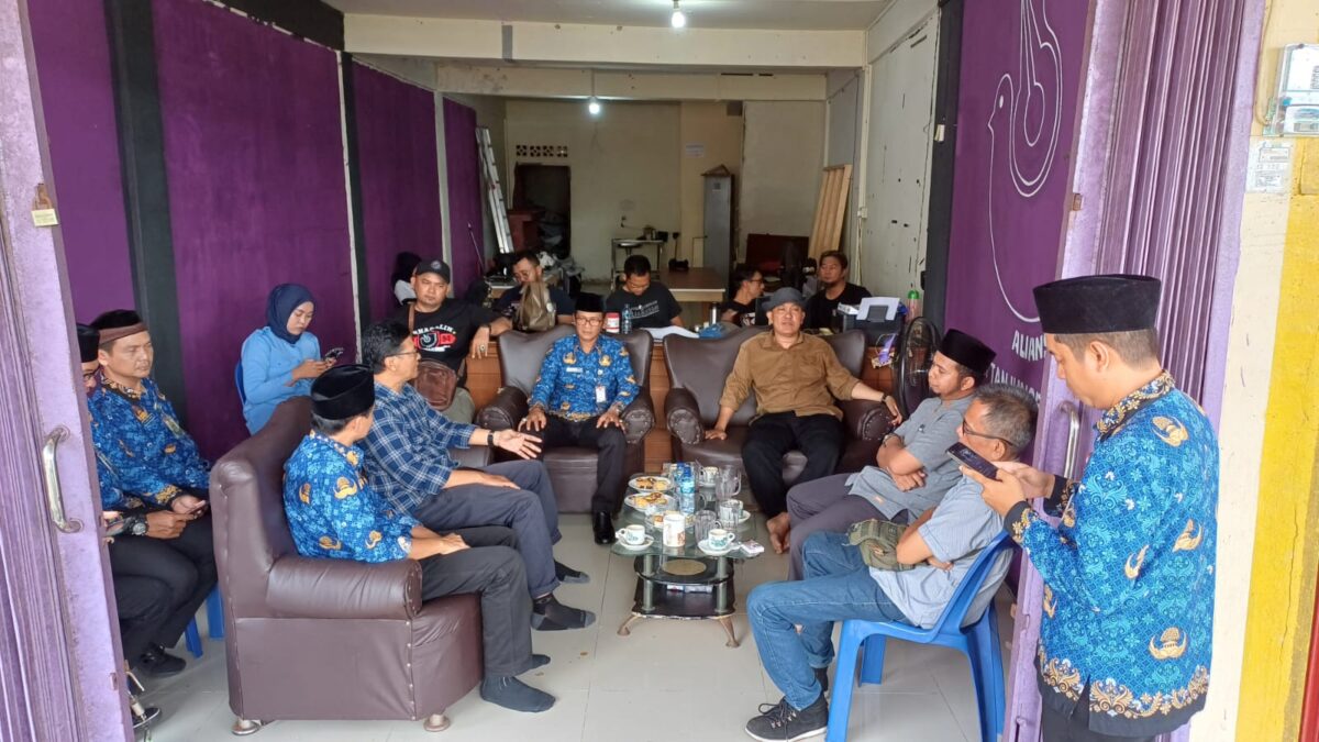 Kepala Dinas Kominfo Kota Tanjungpinang Teguh Susanto mengunjungi Sekretariat AJI Tanjungpinang di Jalan D.I. Panjaitan Km. 9, Rabu (17/7).