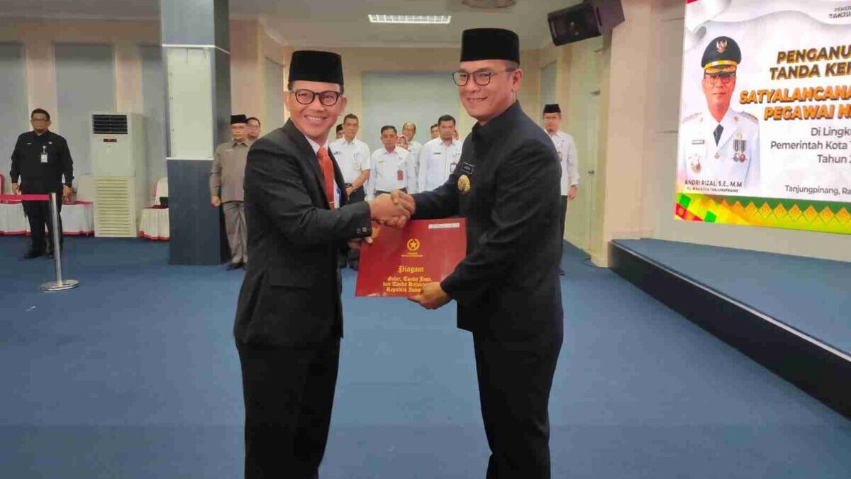 111 PNS Tanjungpinang Raih Satyalancana Karya Satya