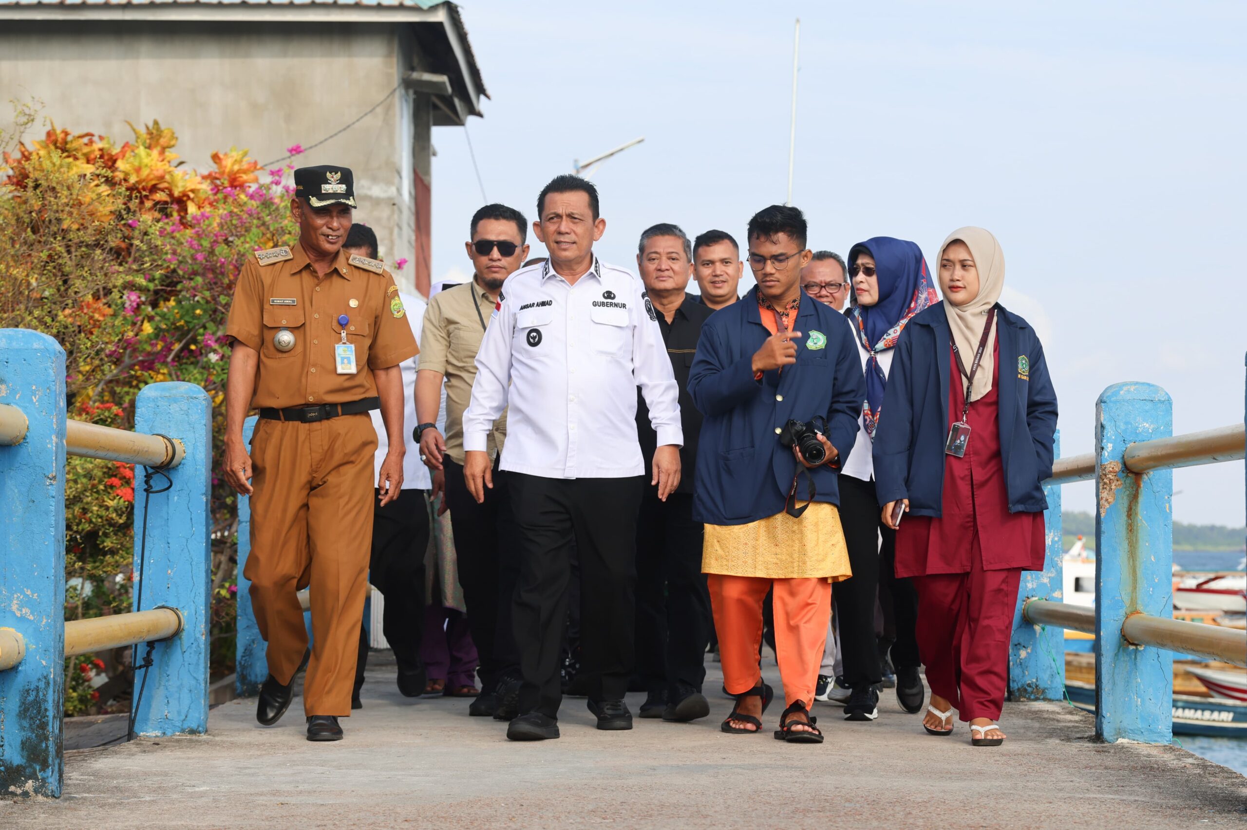 Awali Kunjungan Kerja di Lingga, Gubernur Ansar Disambut Ratusan Warga Benan