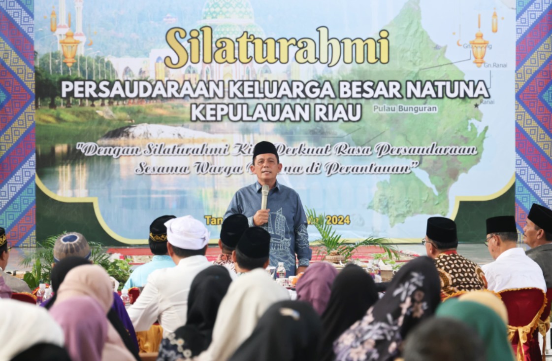 Gubernur Kepulauan Riau, Ansar Ahmad, bersilaturahmi dengan Persaudaraan Keluarga Besar Natuna Kepulauan Riau (PKBNKR) yang terdiri dari warga Natuna di perantauan. Acara tersebut berlangsung di Aula SMPN 4 Tanjungpinang pada Minggu pagi.