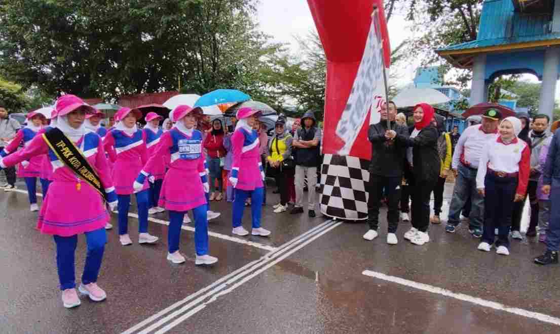 Hujan Tak Redam Semangat, Gerak Jalan Proklamasi Berlangsung Meriah