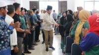 Wako Rudi Serahkan Insentif Tokoh Agama di Batam