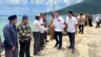 Gubernur Ansar Realisasikan Bantuan Infrastruktur dan Sosial Sebesar Rp19,6 Miliar di Natuna Gubernur Ansar Realisasikan Bantuan Infrastruktur dan Sosial Sebesar Rp19,6 Miliar di Natuna