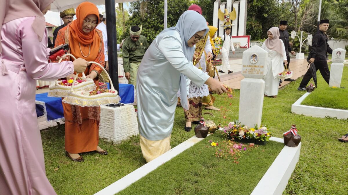 Wagub Marlin Ziarah ke Makam Tokoh Pejuang Kepri