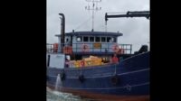 Diduga Selundupkan Uang Ratusan Juta, Bea Cukai Tahan Kapal Kayu di Perairan Lobam Bintan