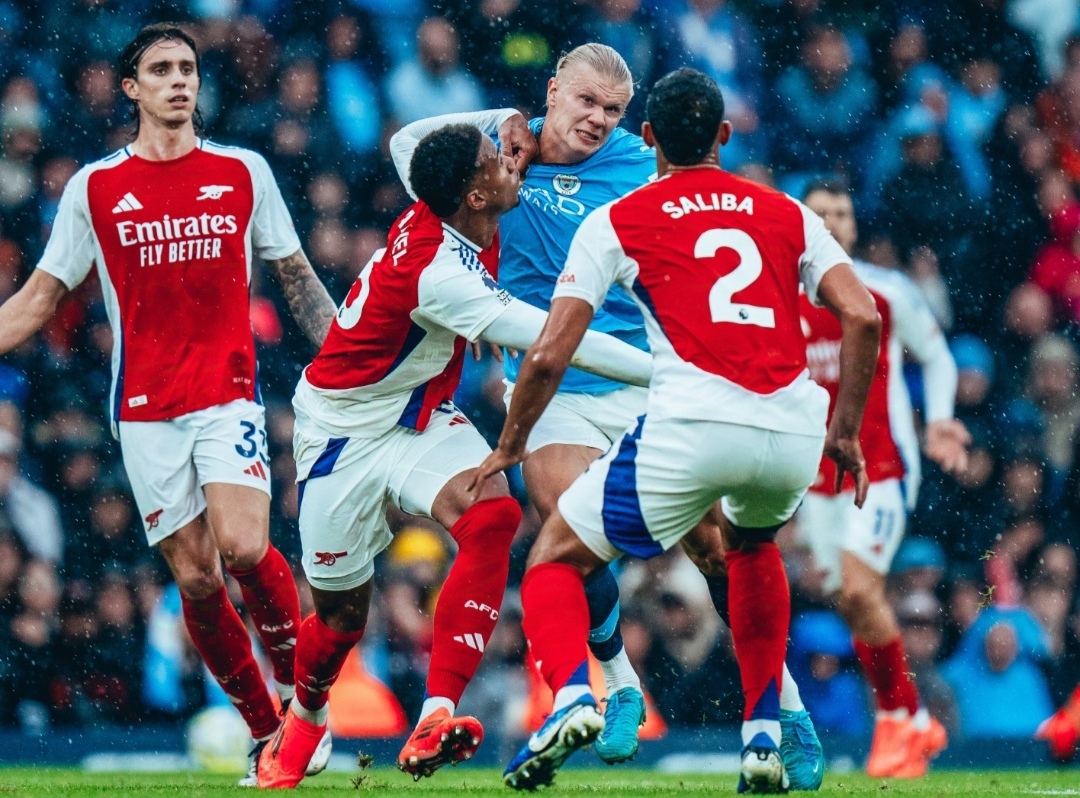 Manchester City Pantang Menyerah, Arsenal Gagal Menang