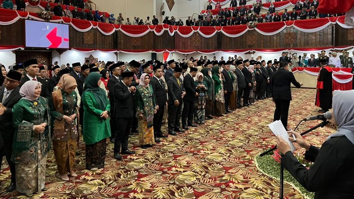 Anggota DPRD Ramai Gadai SK, Tutupi Utang Kampanye?