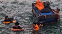 Tim Gabungan Selamatkan Enam ABK Kapal KLM Mutiara Kencana yang Tenggelam di Perairan Karimun Anak