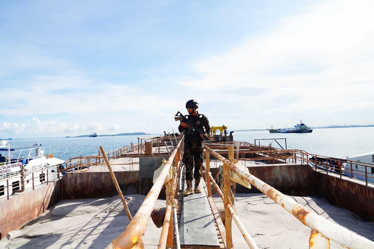 KKP Hentikan Operasional Dua Kapal Keruk Pasir Ilegal di Batam